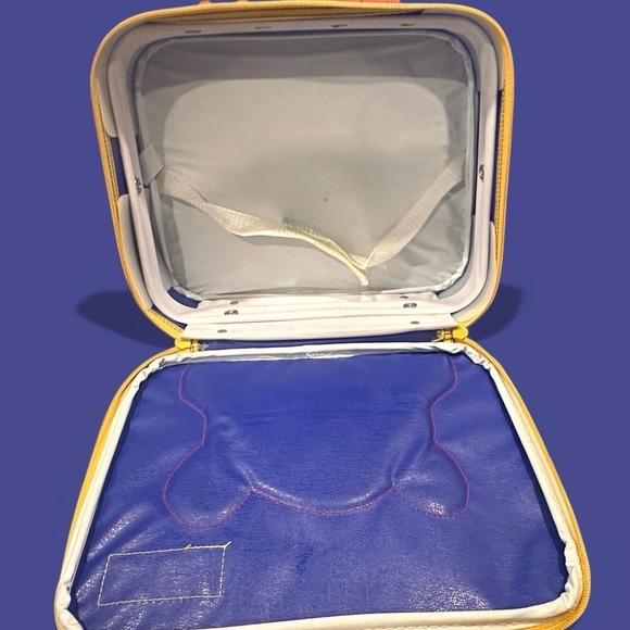 Winnie the Pooh small luggage 🧳 - Picture 3 of 3